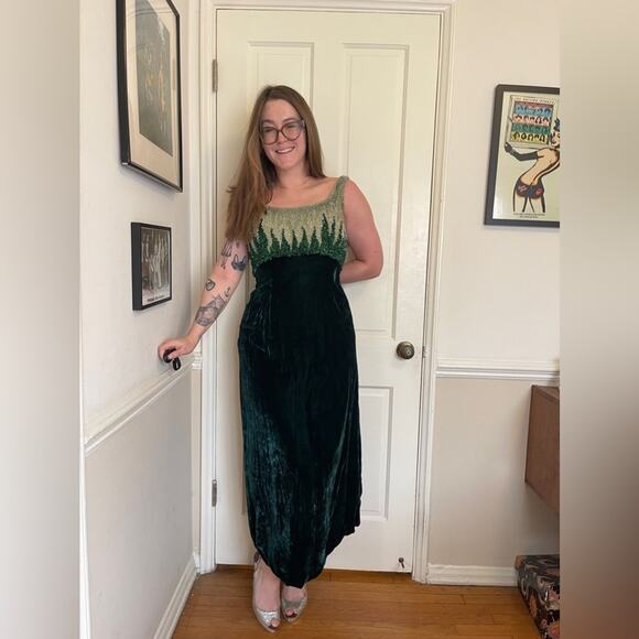 60s Vintage Green Velvet Wiggle Dress with Beaded Bodice - Picture 12 of 12